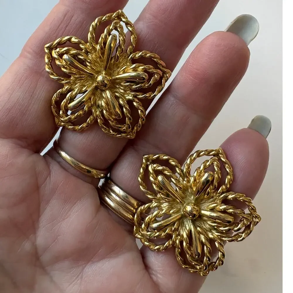 Vintage Trifari Gold Tone Clip On Flower Earrings